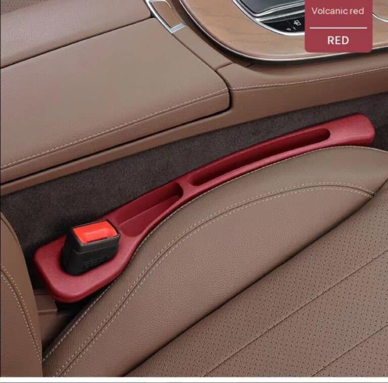 Embedded car seat gap leak-proof plug
