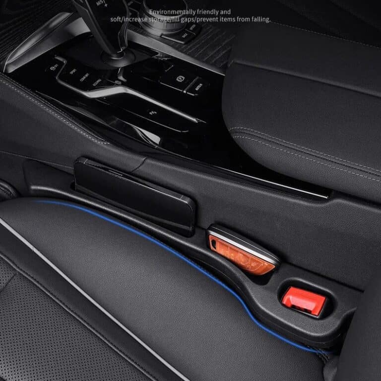 Embedded car seat gap leak-proof plug